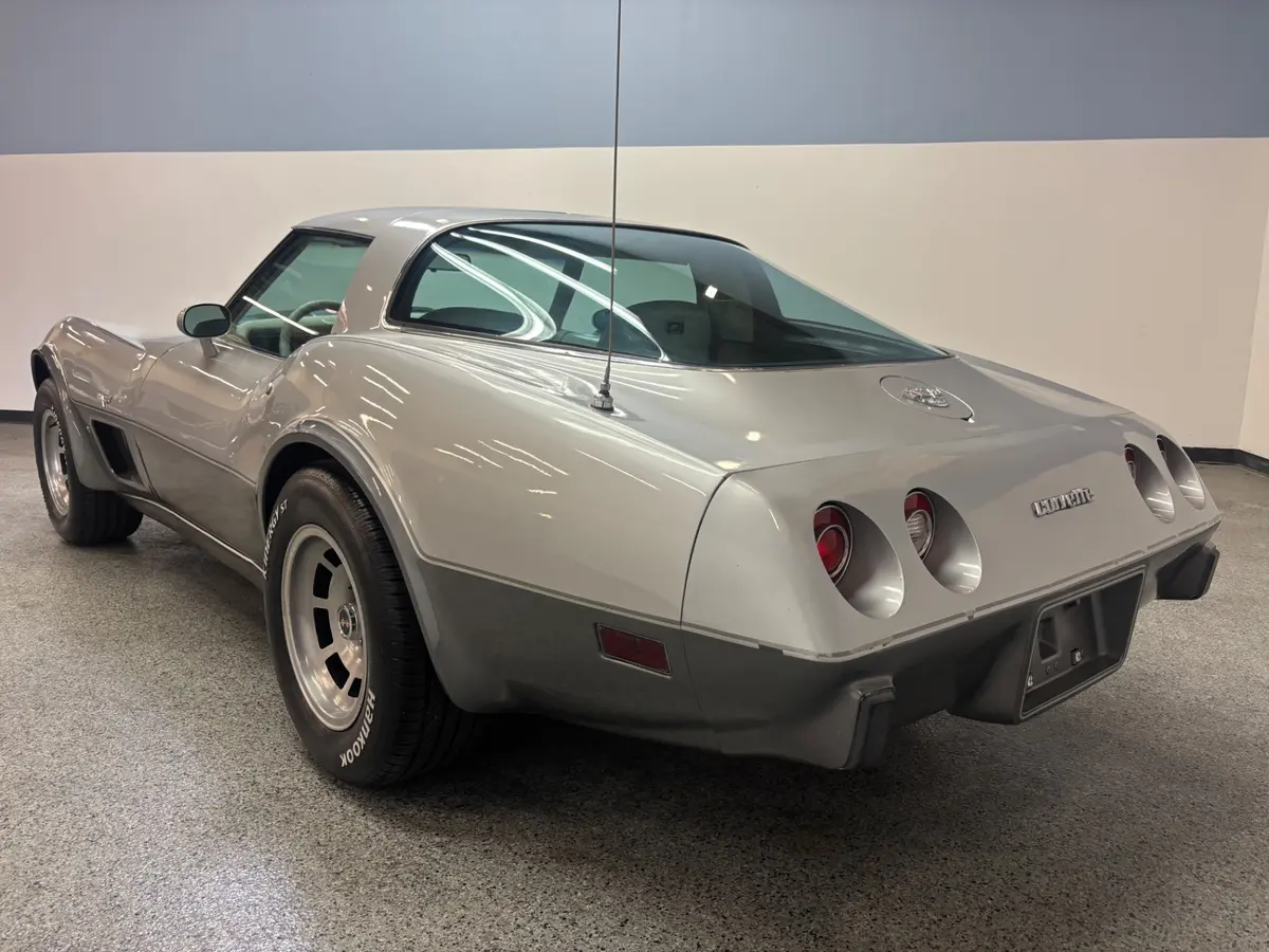 Vehicle photo 5