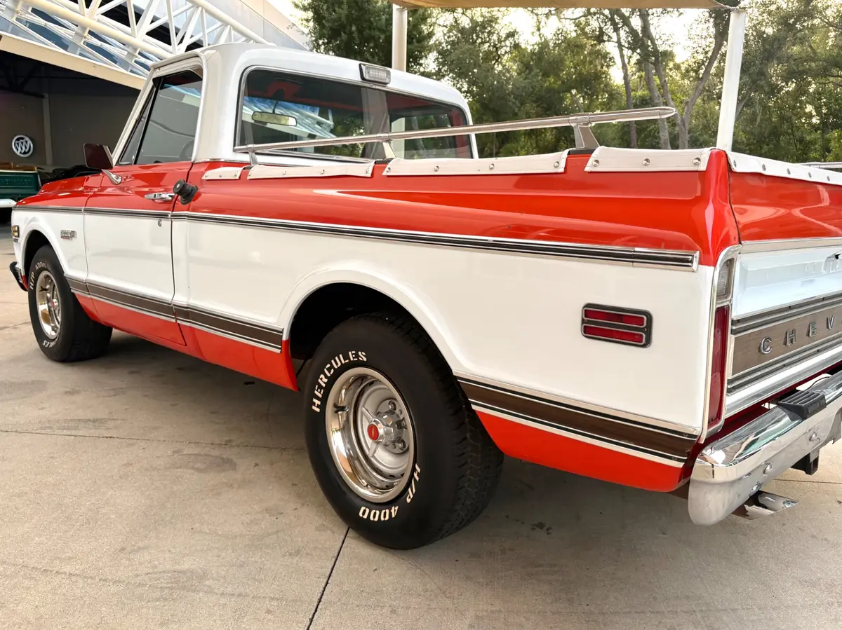 Vehicle photo 15