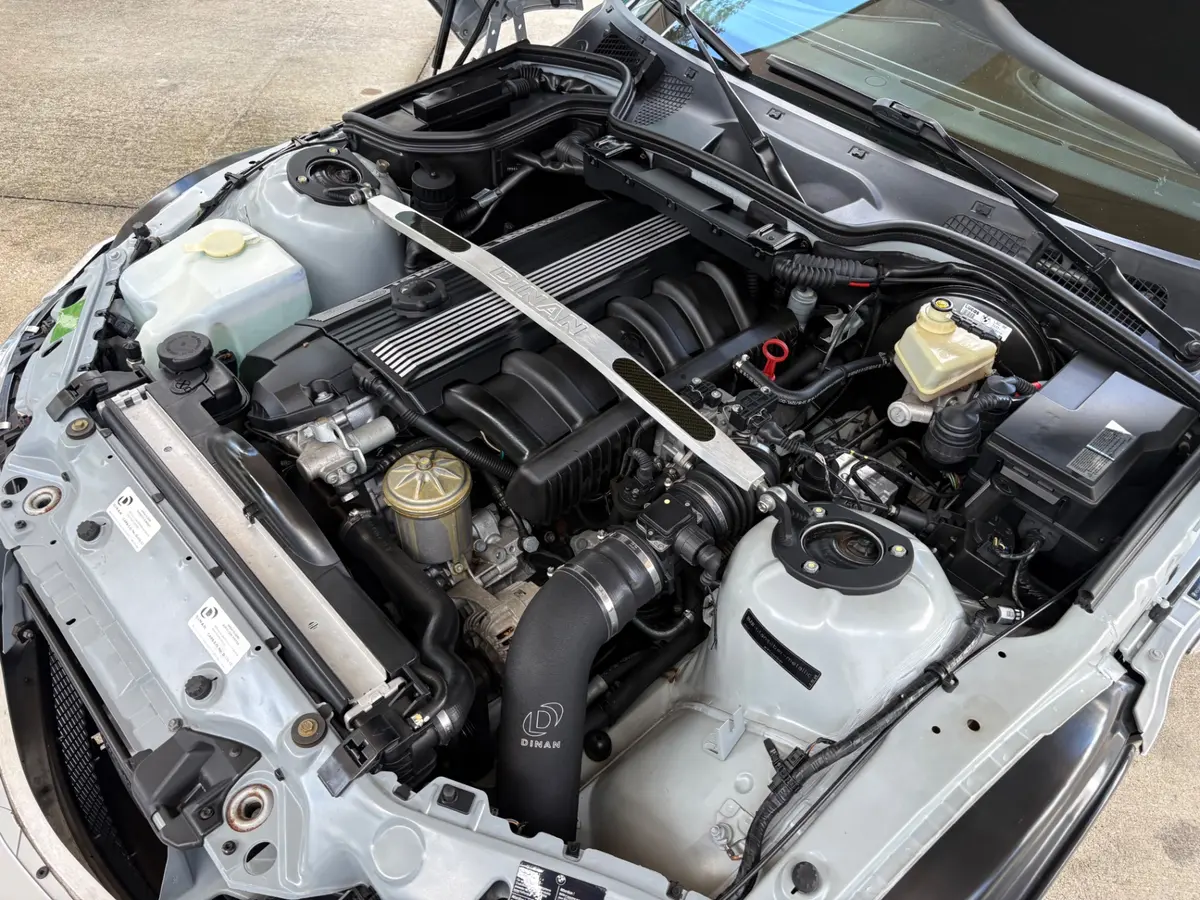 Vehicle photo 28