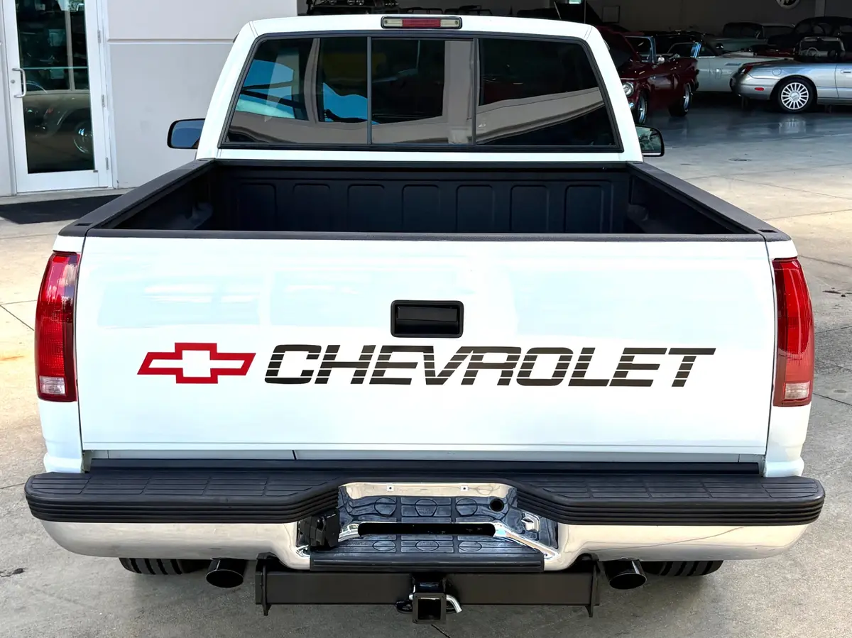 Vehicle photo 8