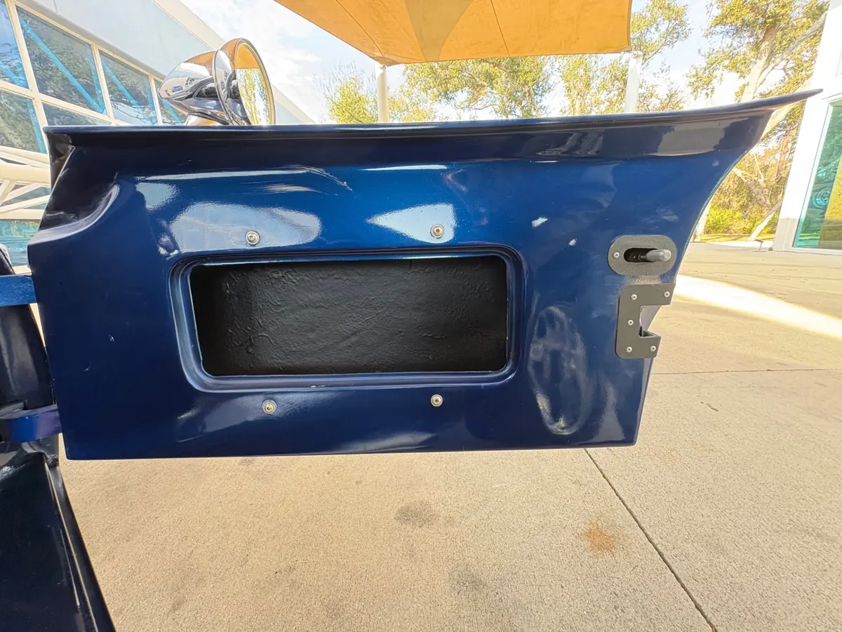 Vehicle photo 40