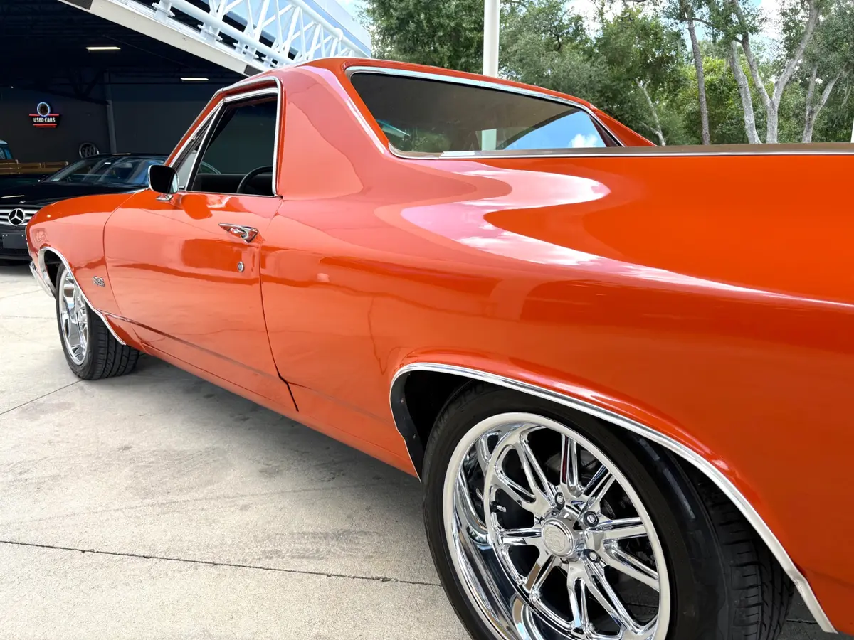 Vehicle photo 14