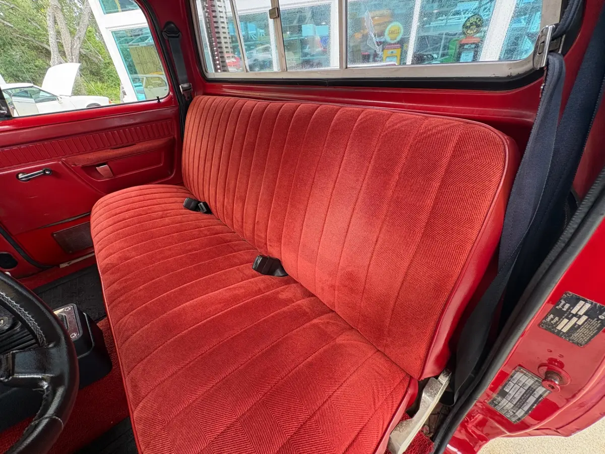 Vehicle photo 35