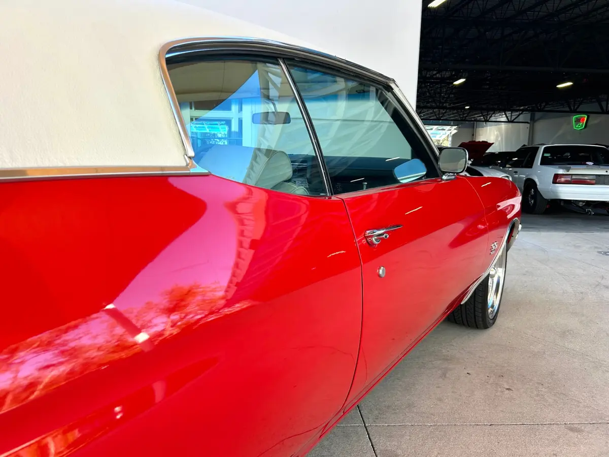 Vehicle photo 15