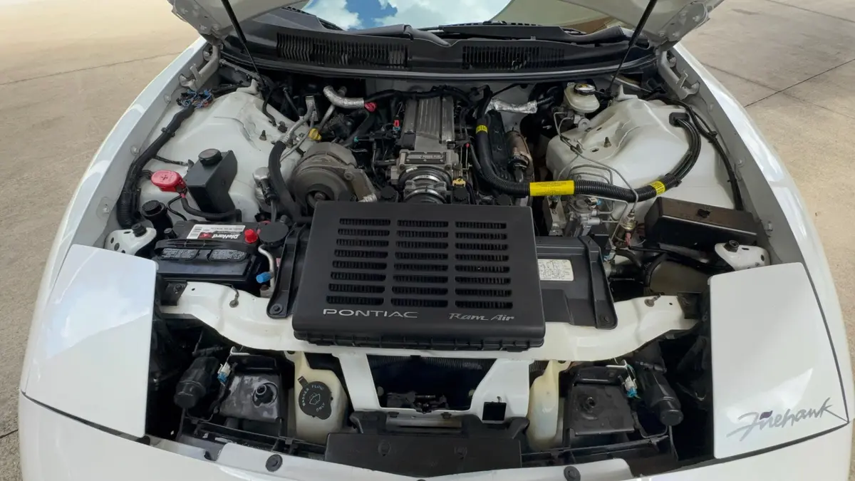 Vehicle photo 29