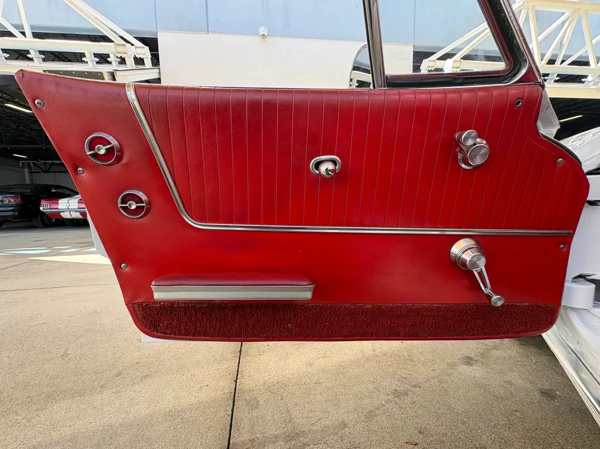 Vehicle photo 41