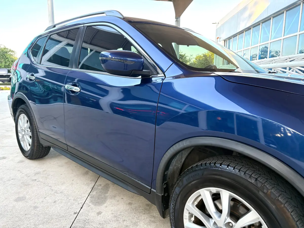 Vehicle photo 18