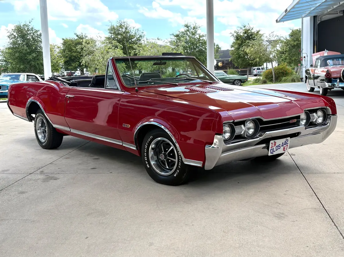 Vehicle photo 4