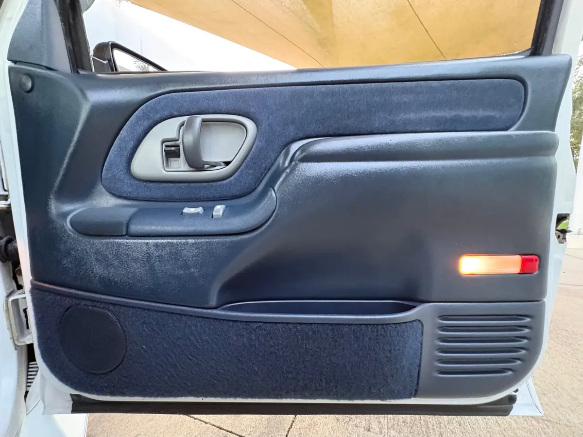Vehicle photo 36