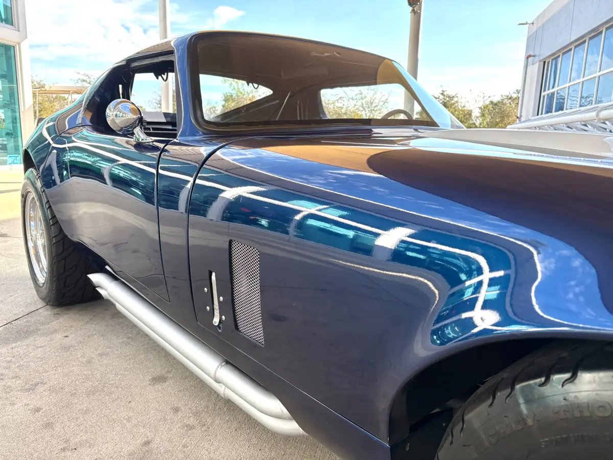 Vehicle photo 19
