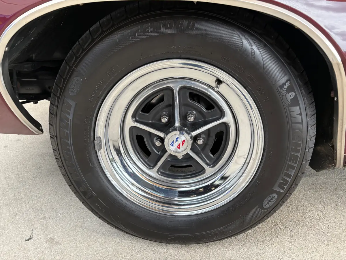 Vehicle photo 29