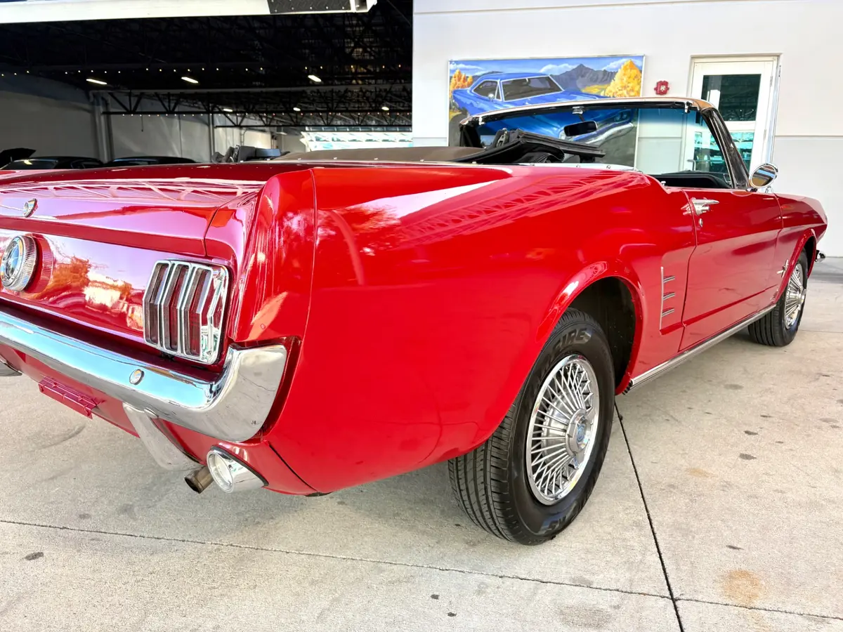 Vehicle photo 17
