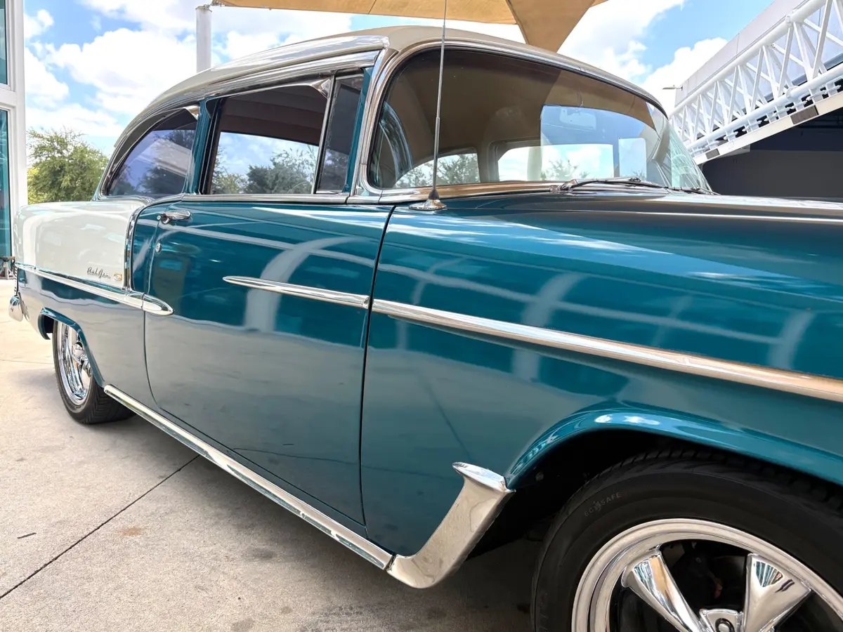 Vehicle photo 18