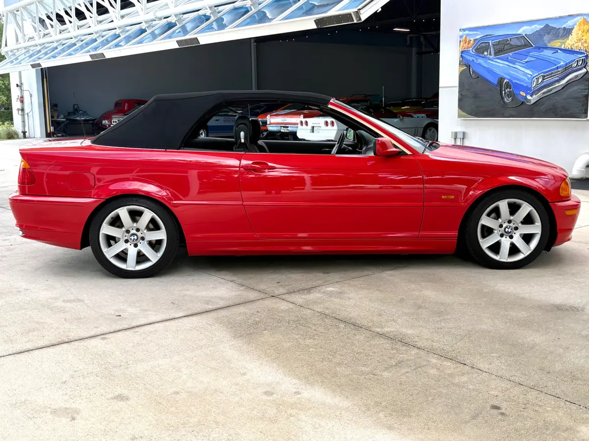 Vehicle photo 21