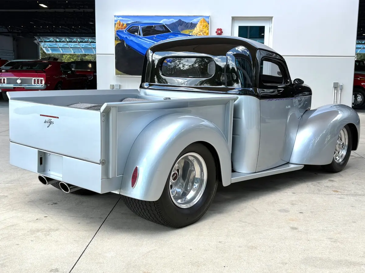 Vehicle photo 6