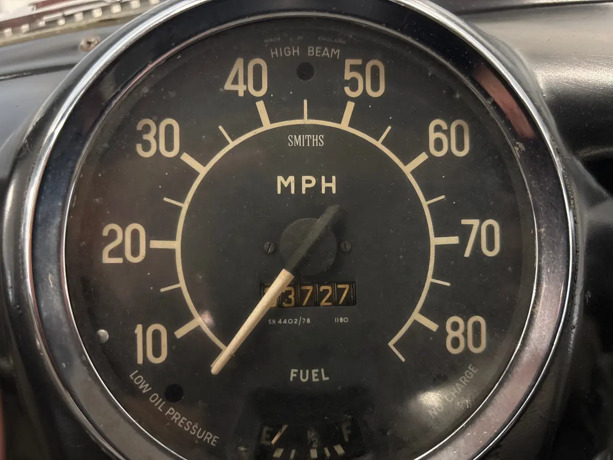 Vehicle photo 11