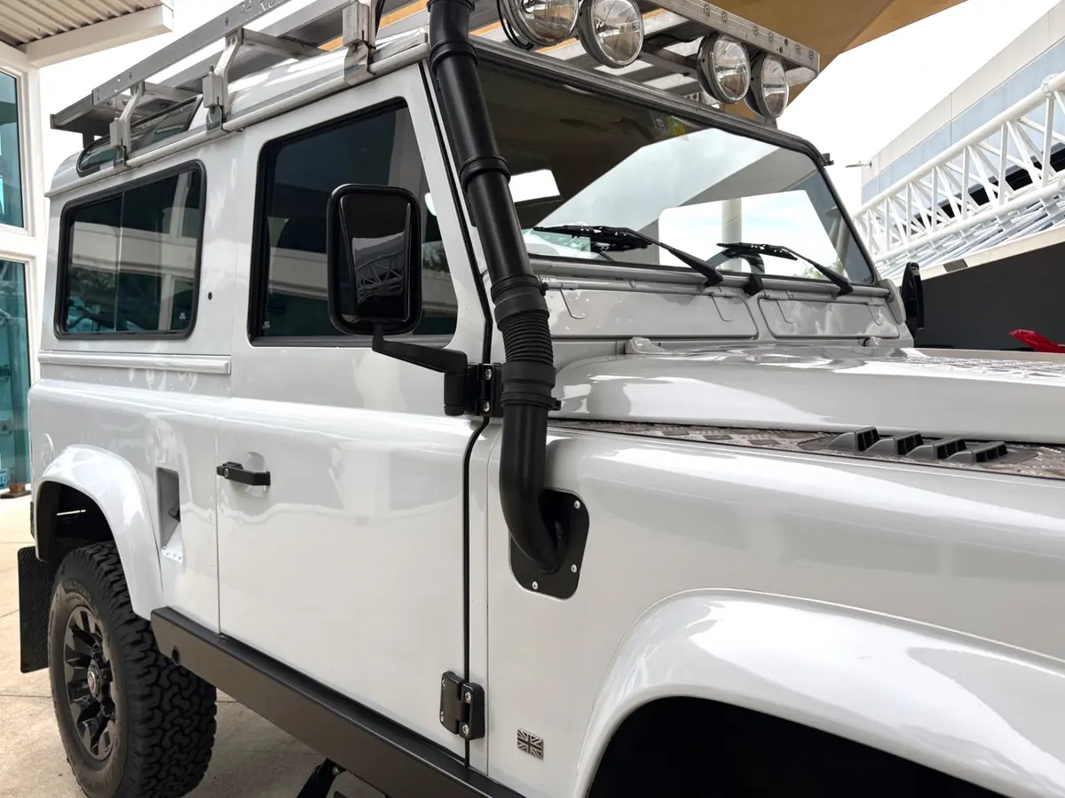 Vehicle photo 18