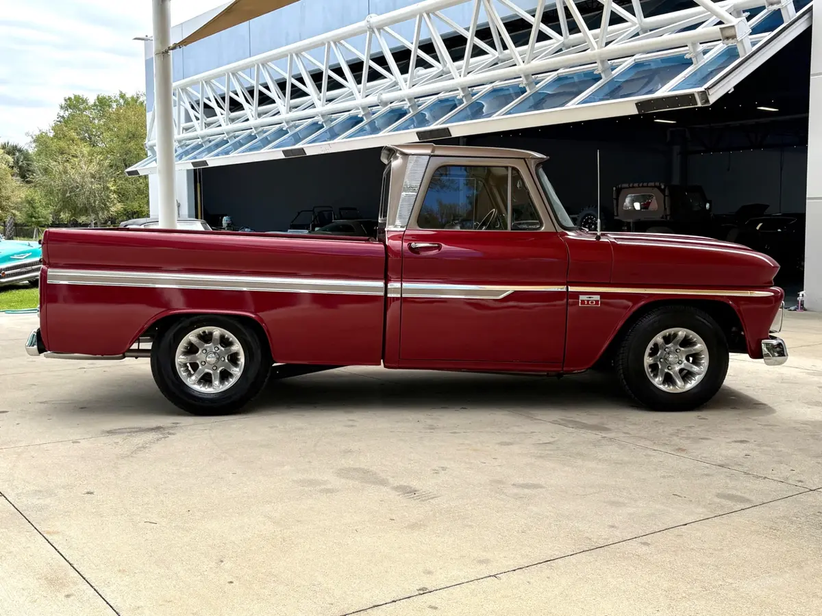 Vehicle photo 5