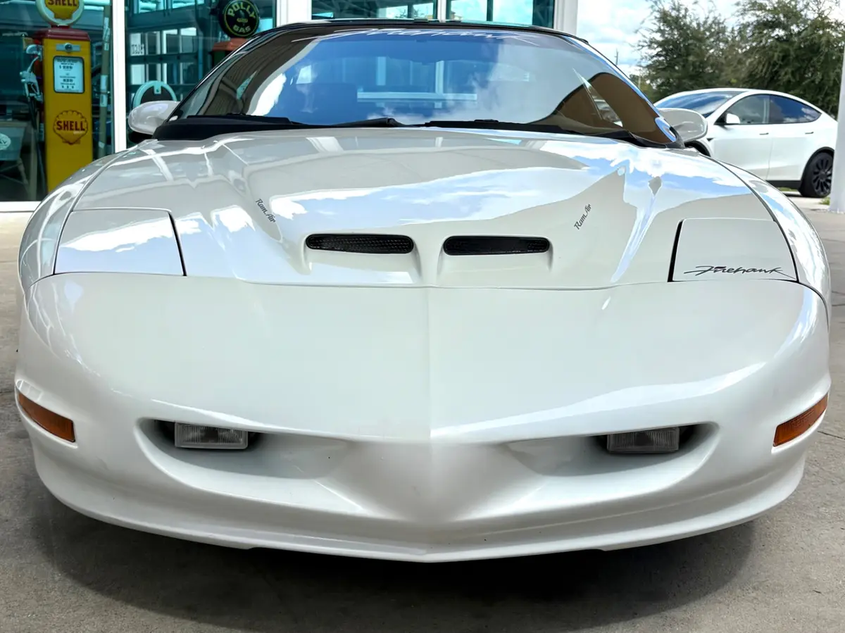 Vehicle photo 2