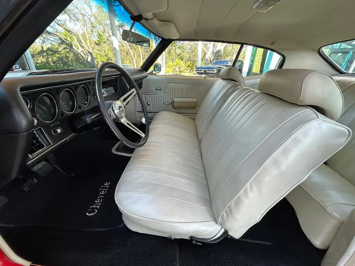 Vehicle photo 31