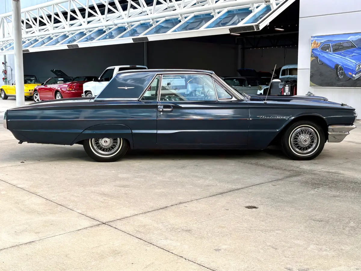 Vehicle photo 5