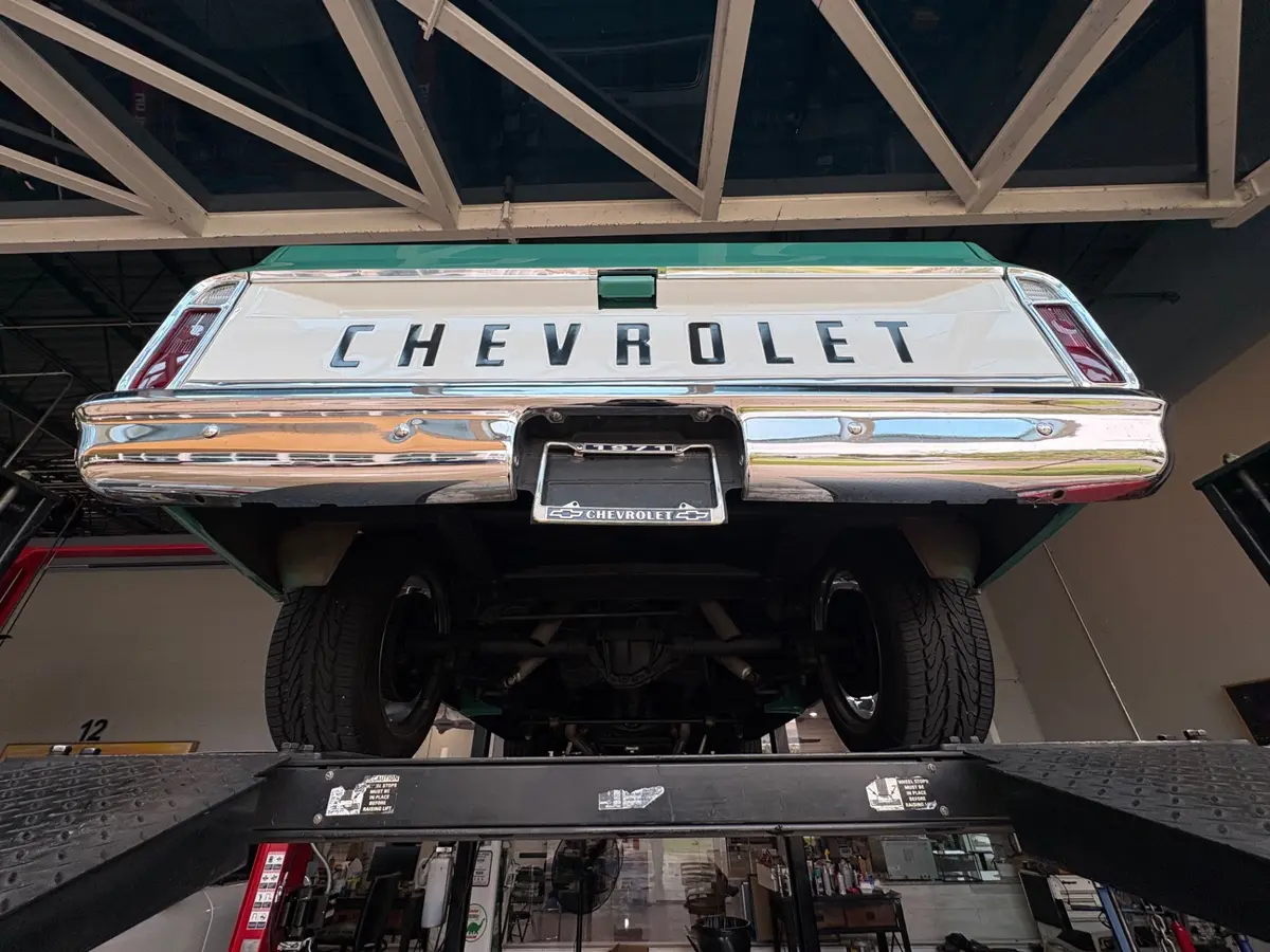 Vehicle photo 46