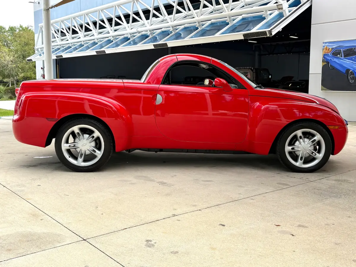 Vehicle photo 5