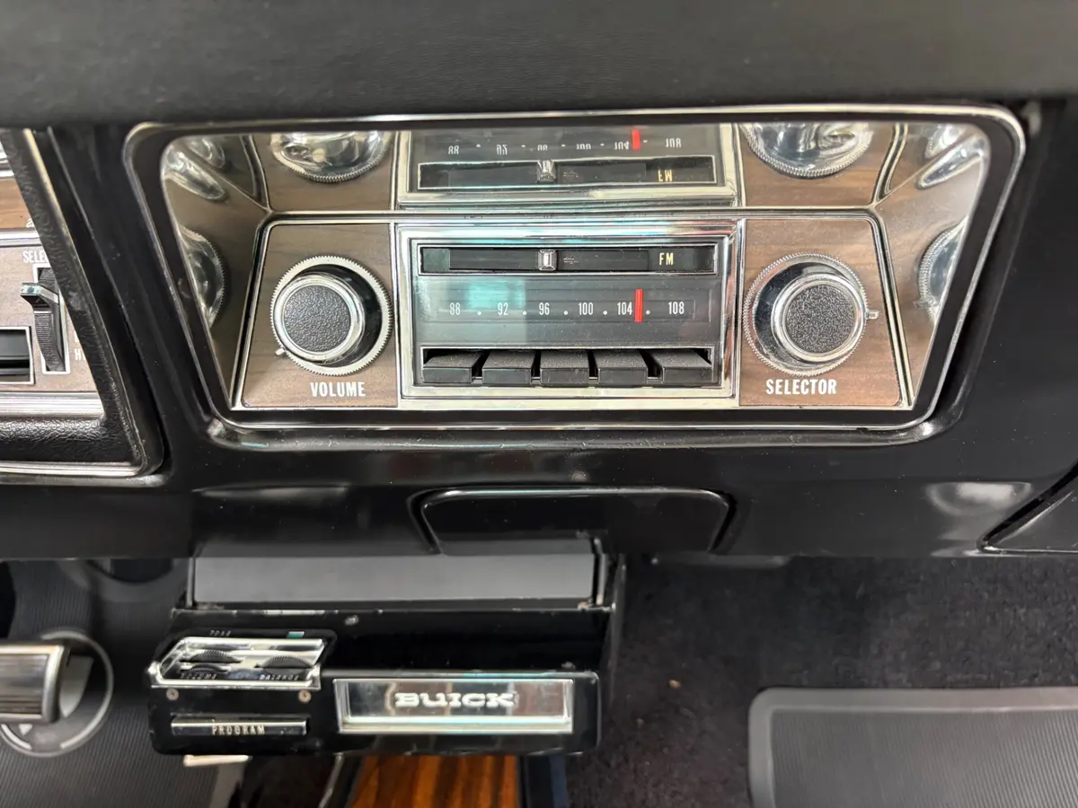 Vehicle photo 49