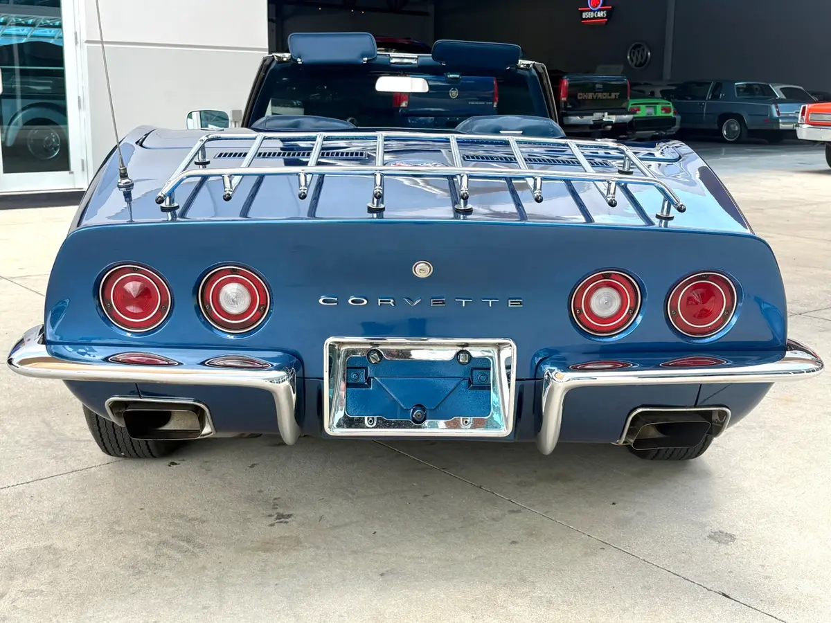 Vehicle photo 7