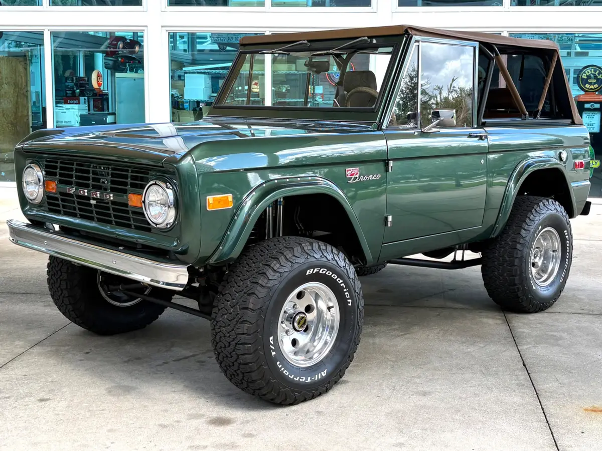 Vehicle photo 18