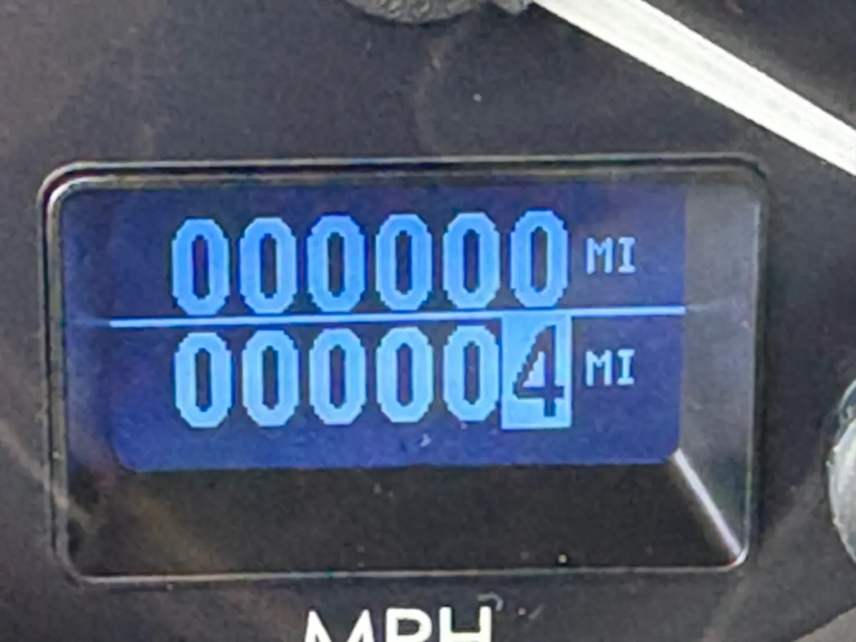 Vehicle photo 28