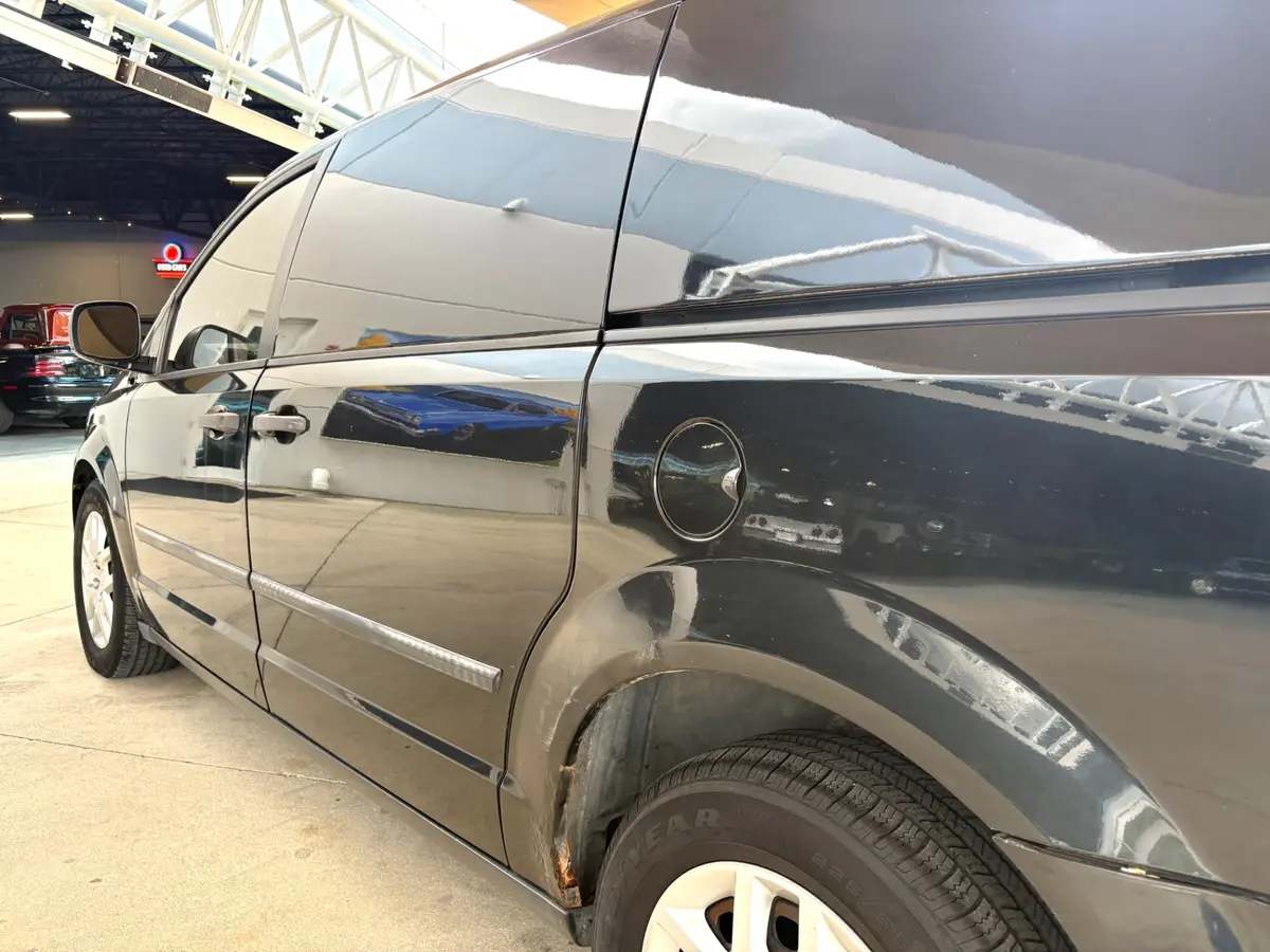 Vehicle photo 14