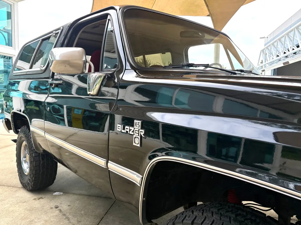 Vehicle photo 18