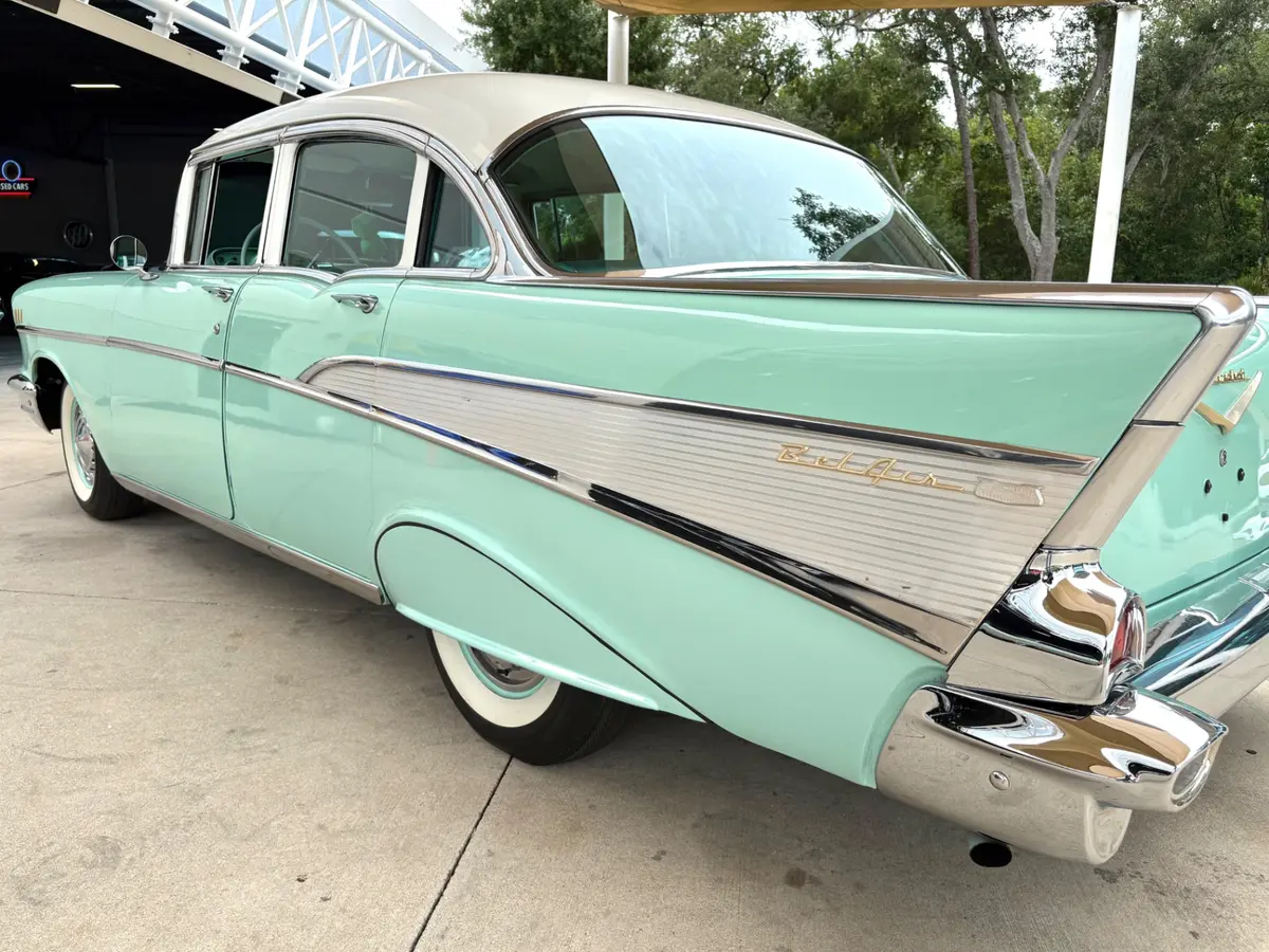 Vehicle photo 15
