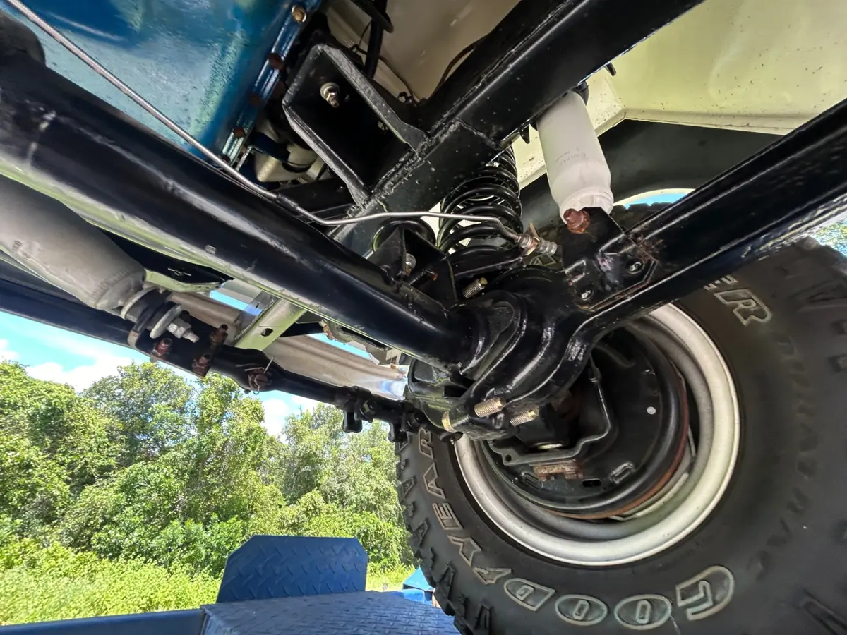 Vehicle photo 46