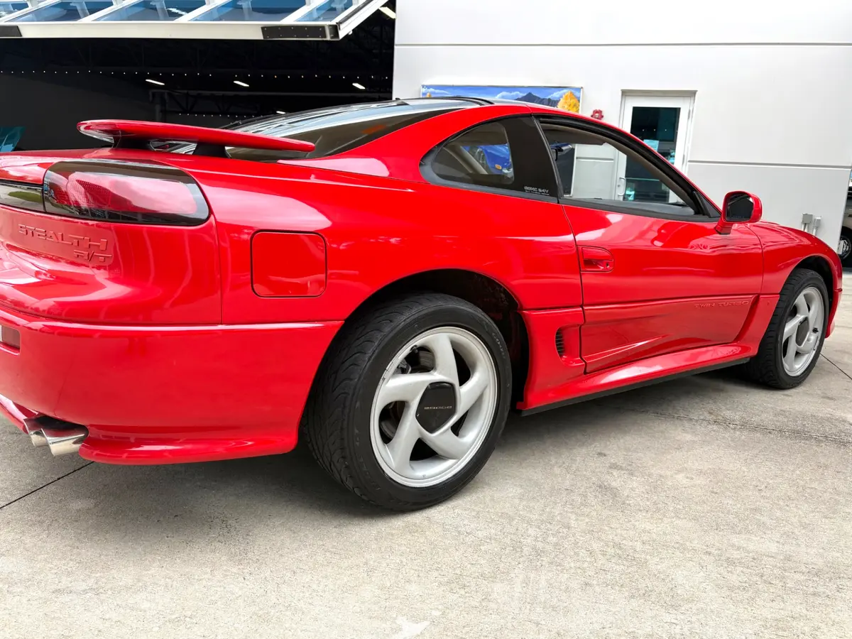 Vehicle photo 16