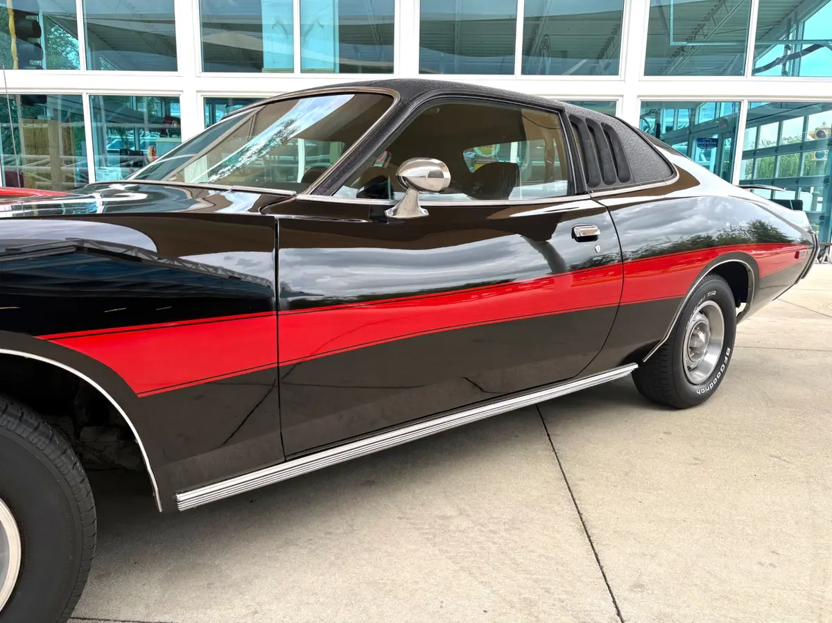 Vehicle photo 13