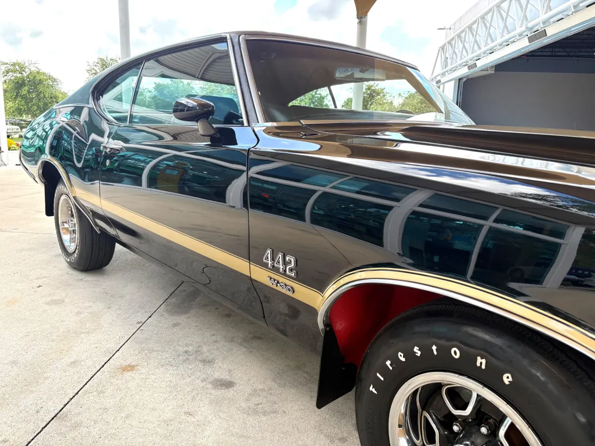 Vehicle photo 18