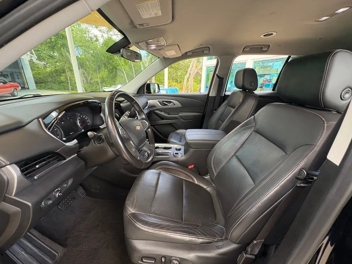 Vehicle photo 31