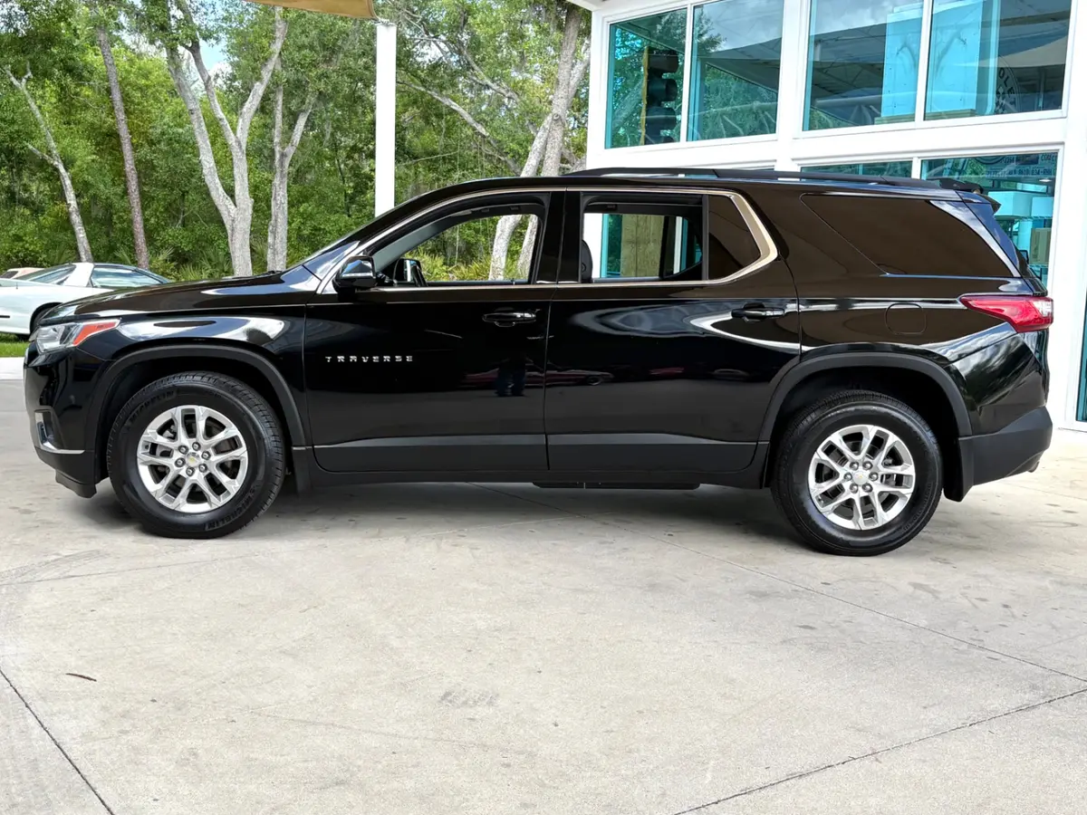 Vehicle photo 10