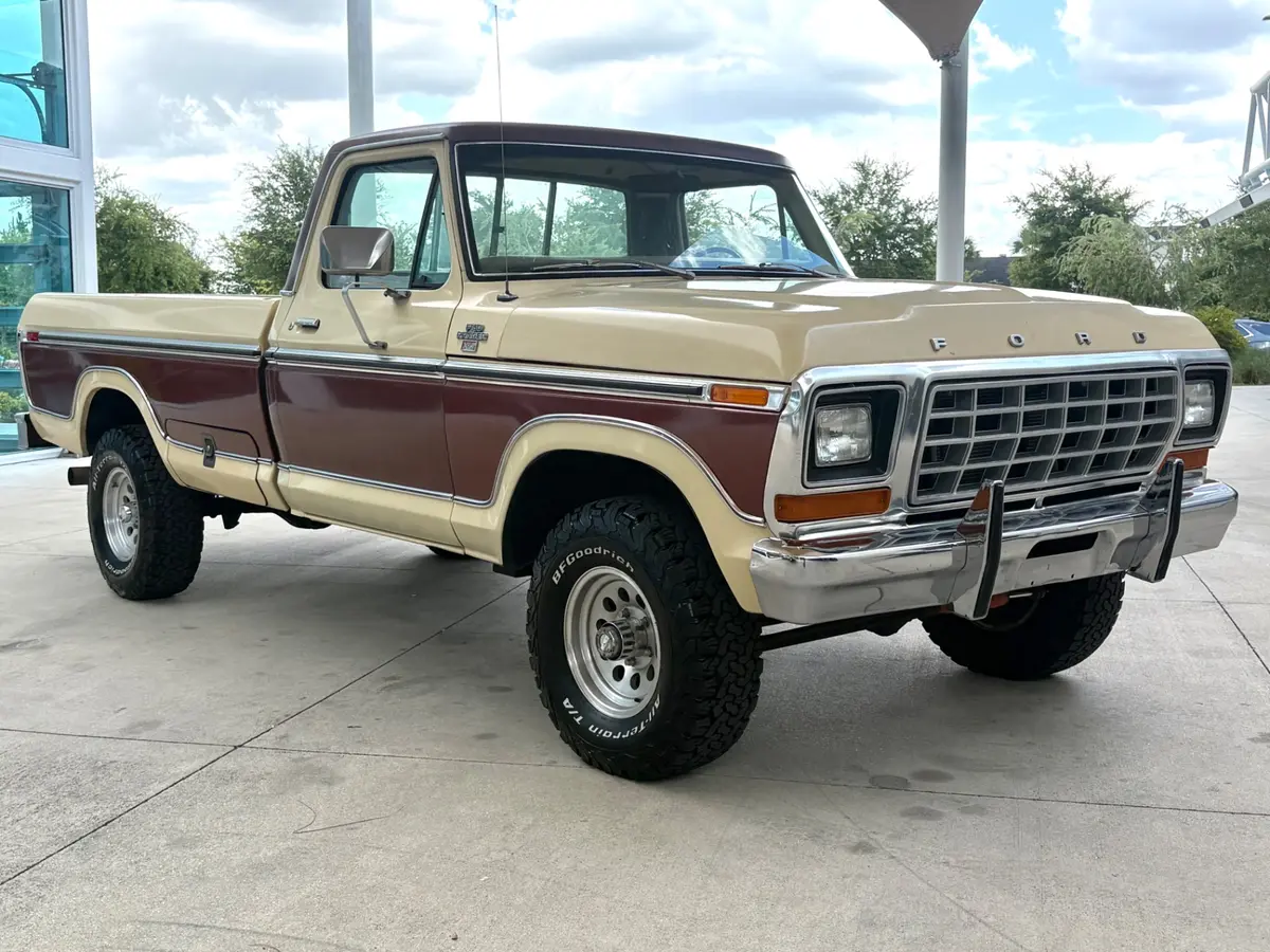 Vehicle photo 4