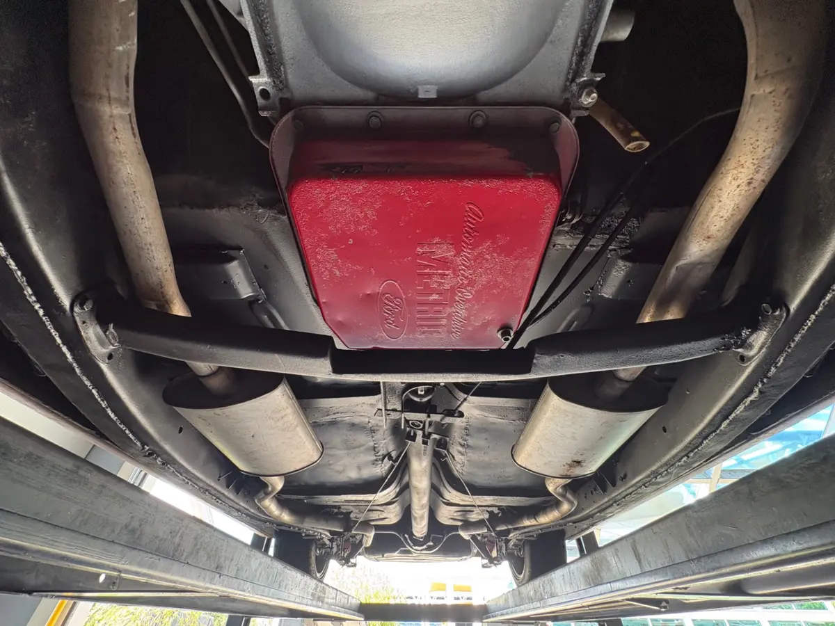 Vehicle photo 52