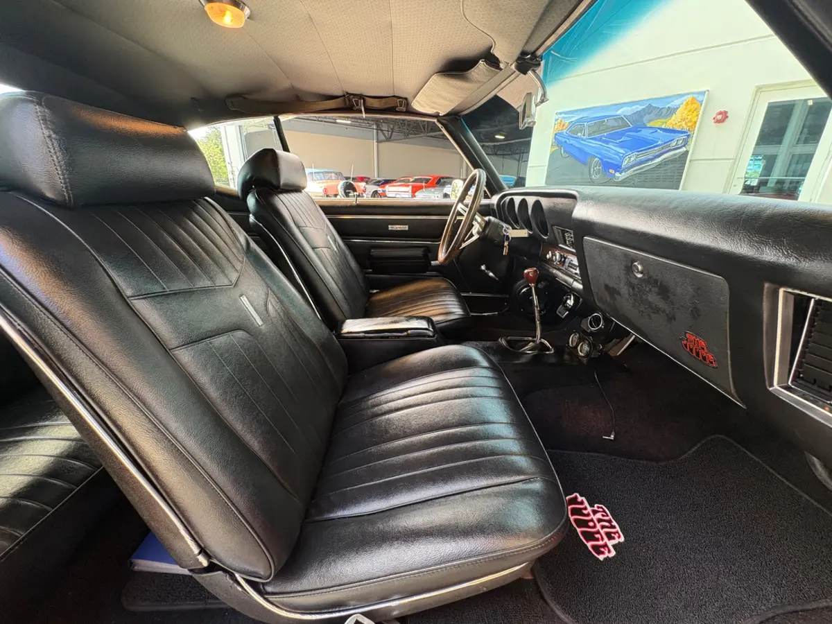 Vehicle photo 45