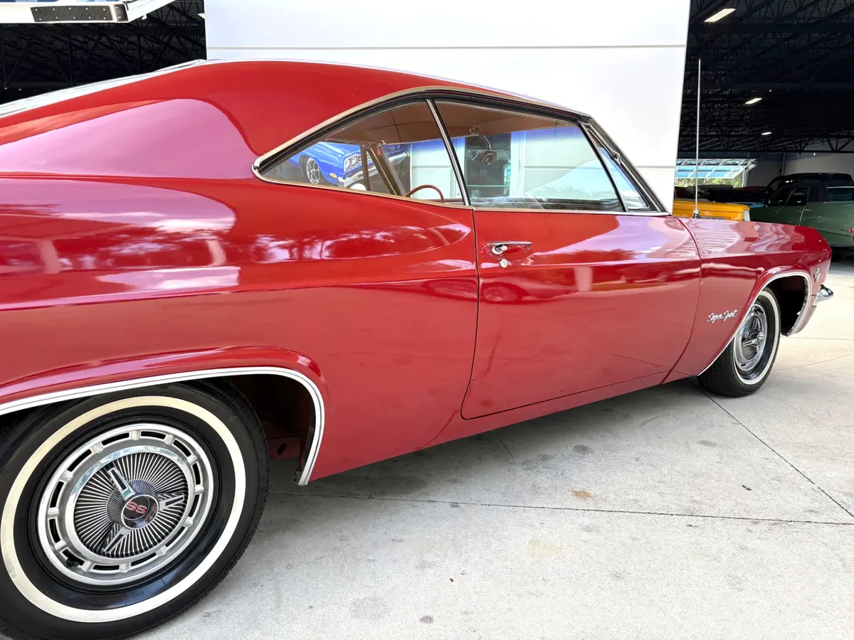 Vehicle photo 17