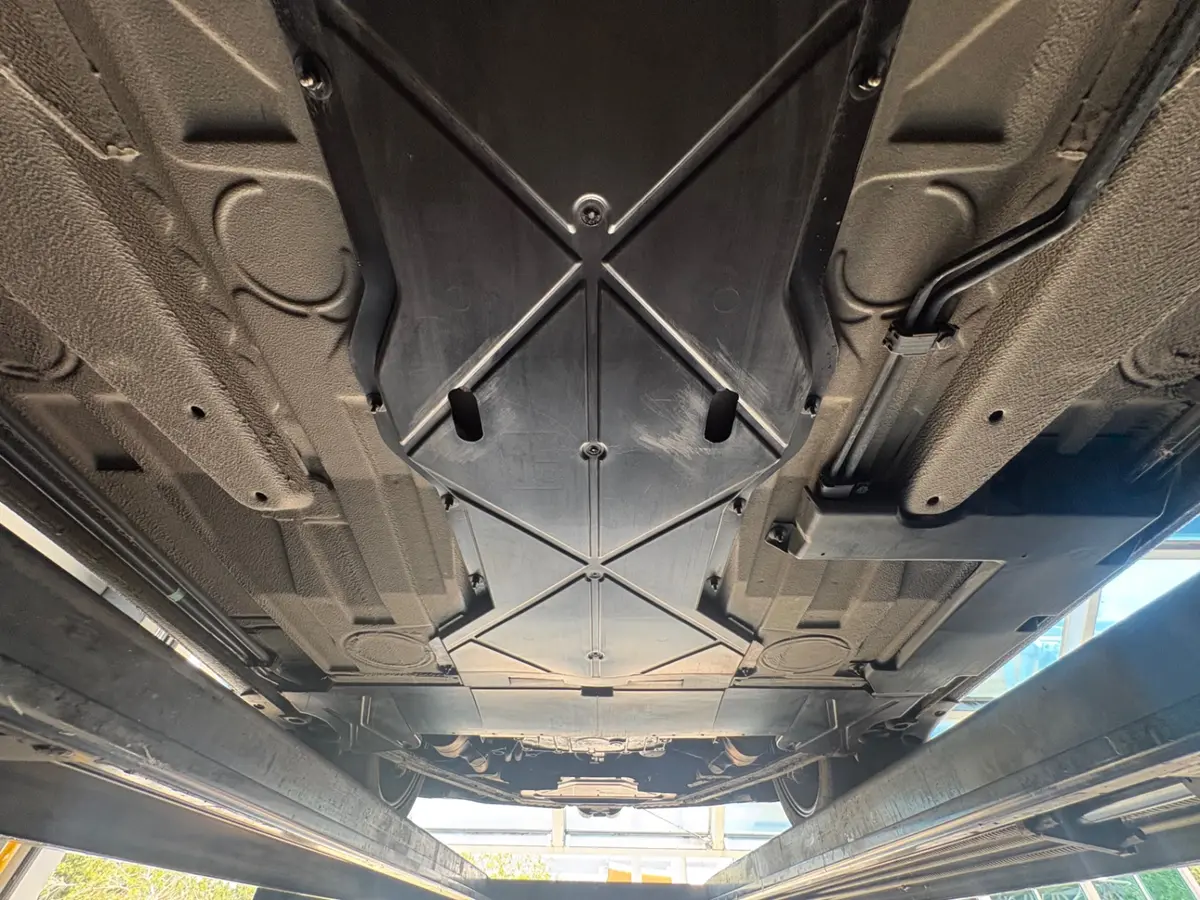 Vehicle photo 52
