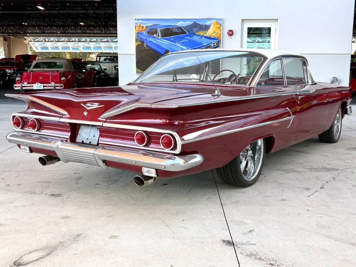 Vehicle photo 6