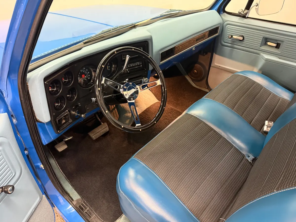 Vehicle photo 20