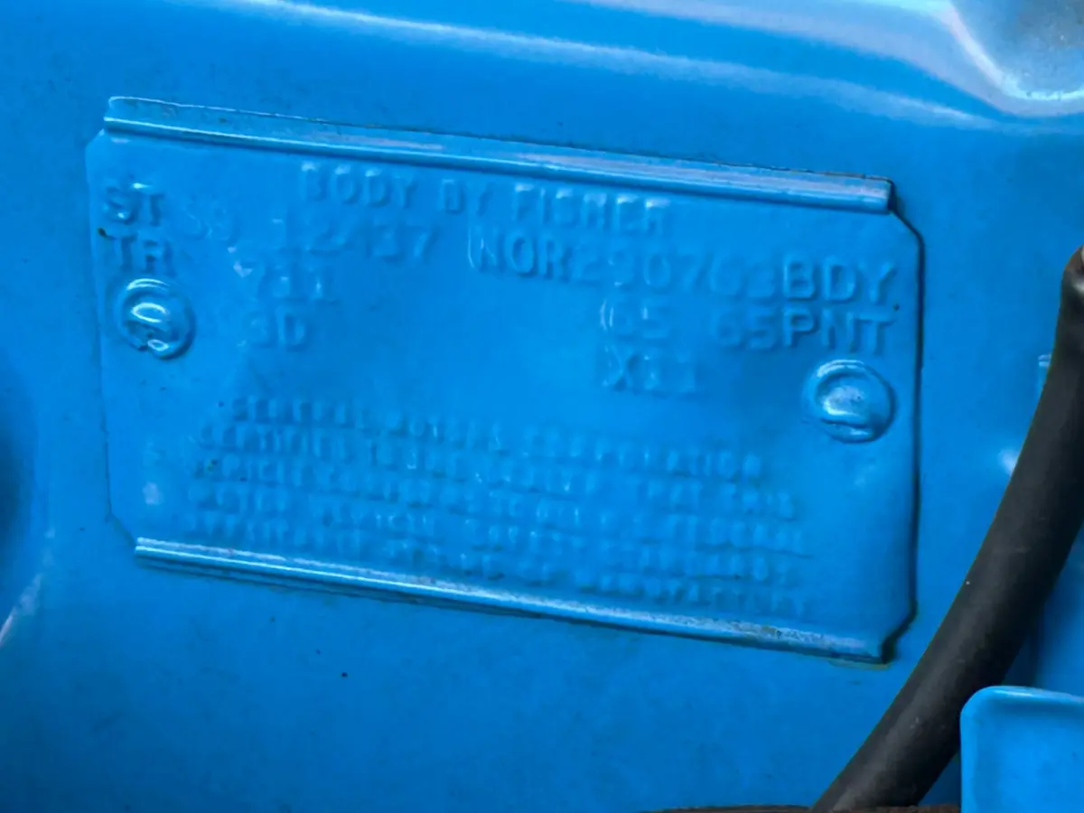 Vehicle photo 17