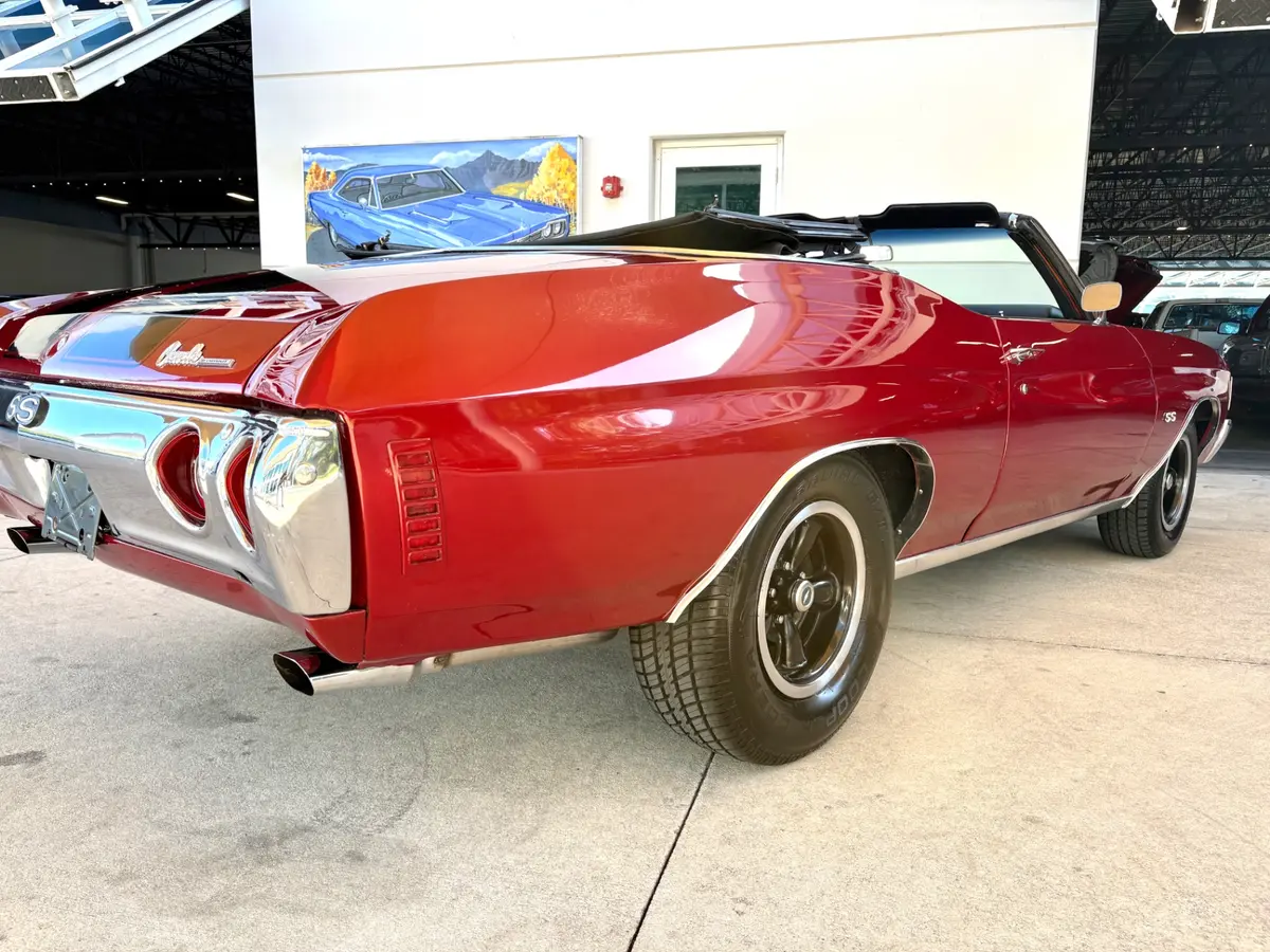Vehicle photo 17