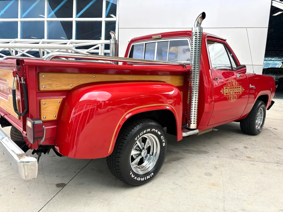 Vehicle photo 16